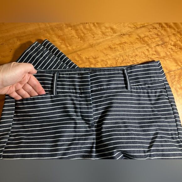 Loft Riviera Pant, striped capris, excellent condition, size 4P - Picture 2 of 4